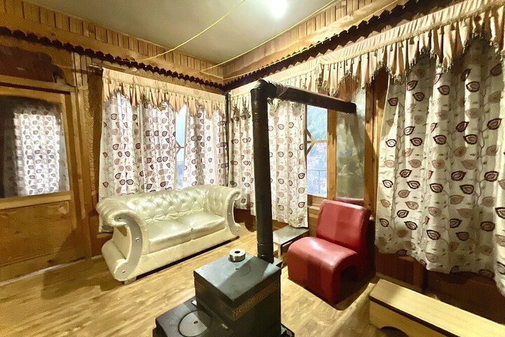 Room 4 of 27