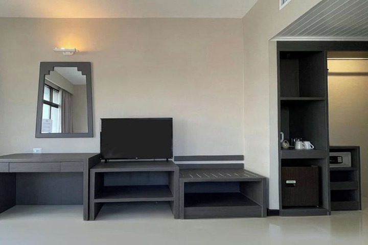 Room 43 of 85