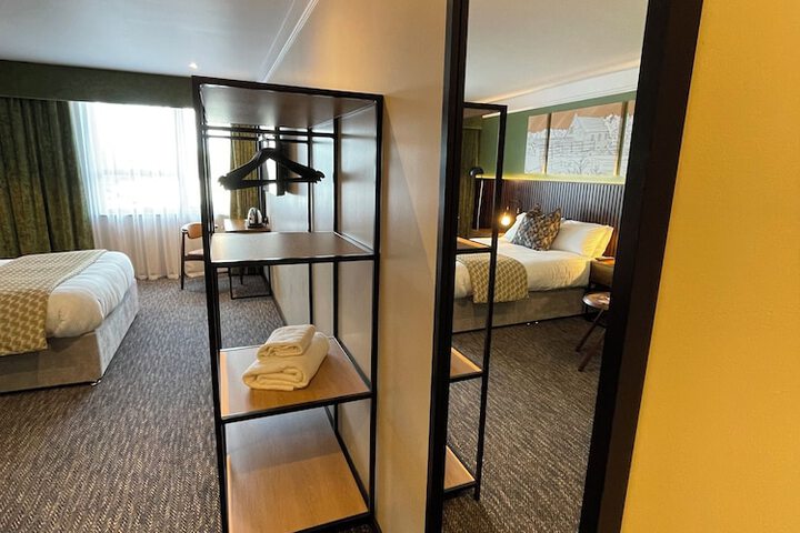 Room 6 of 44