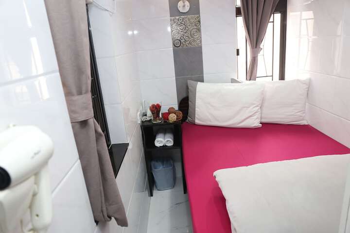 Room 28 of 42