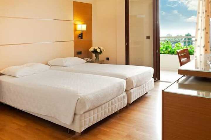 Room 9 of 34