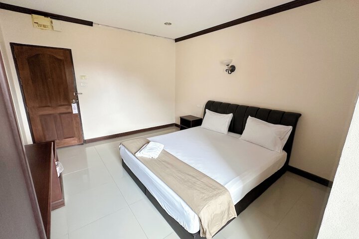 Room 15 of 32