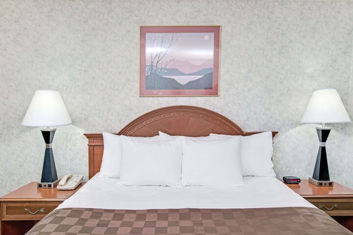 1 King Bed (9 of 13)