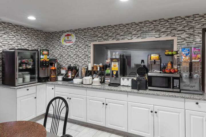 Breakfast/Coffee Service 27 of 30