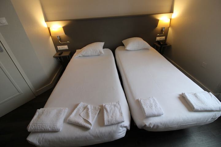 Room 5 of 69
