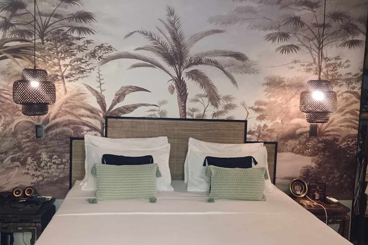 Room 4 of 20