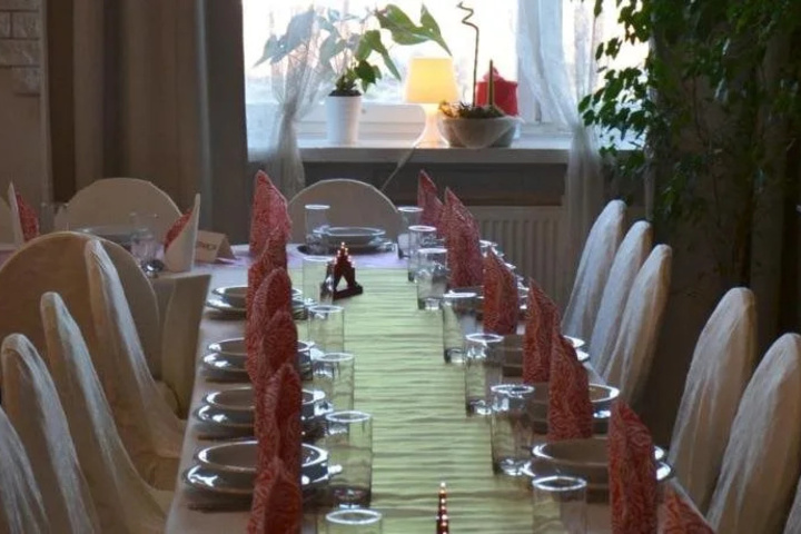 Dining 16 of 18