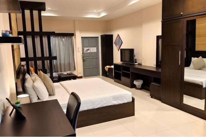 Room 8 of 30