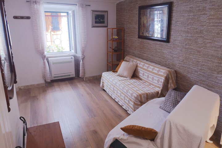 Room 15 of 24