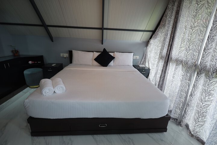 Room 27 of 81