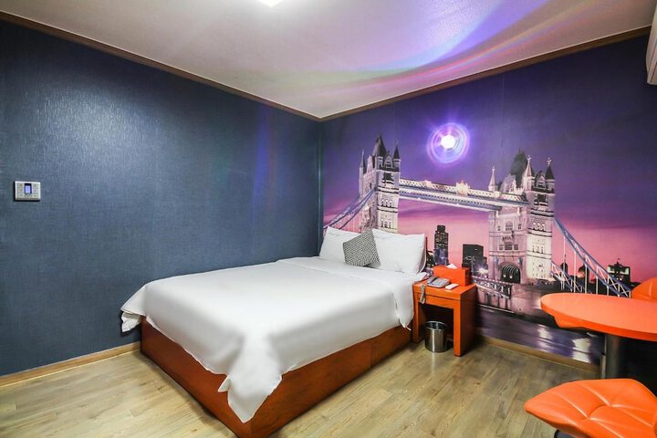 Room 37 of 57