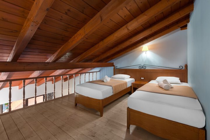 Room 7 of 47