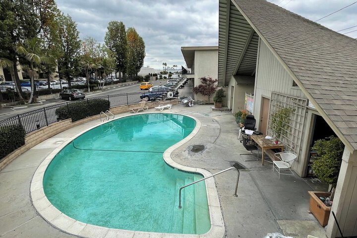 Pool 5 of 6