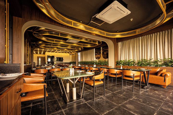 Lounge 53 of 70