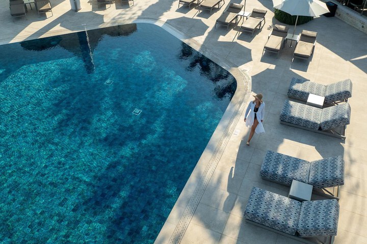 Pool 91 of 245