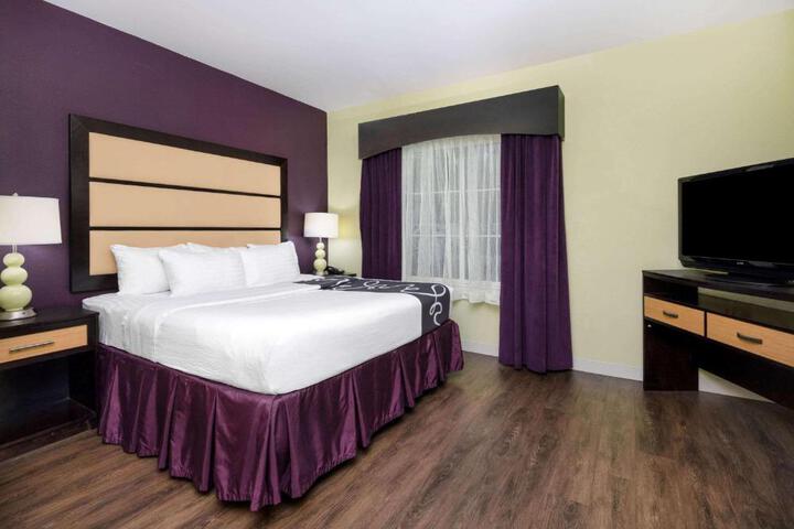 1 King Bed (7 of 14)