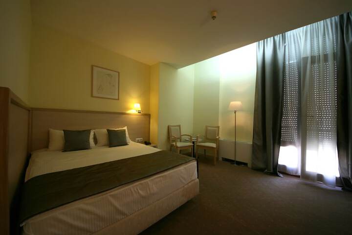 Room 4 of 34