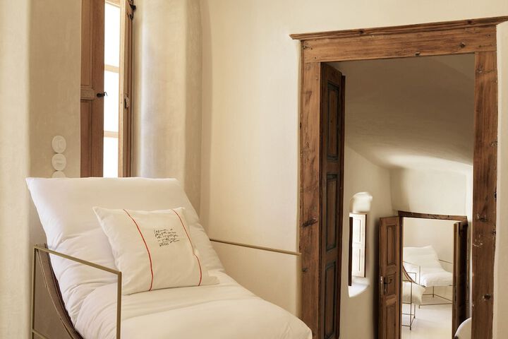 Room 2 of 84