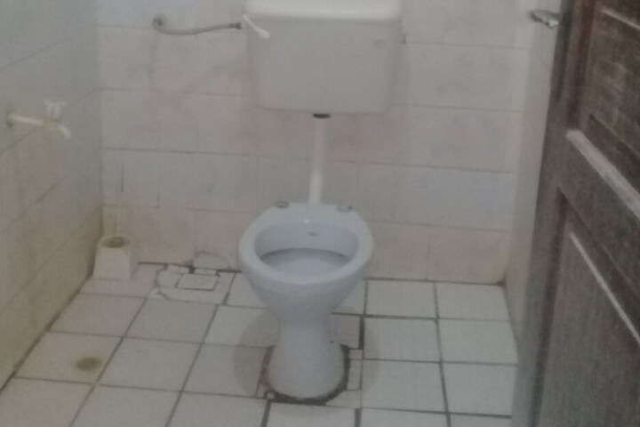 Room 6 of 8