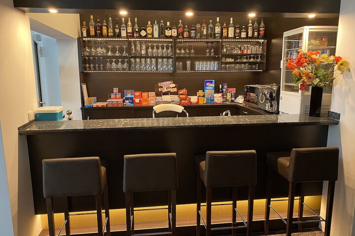 Lounge 49 of 54