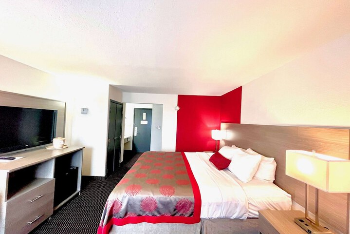 1 King Bed (12 of 20)
