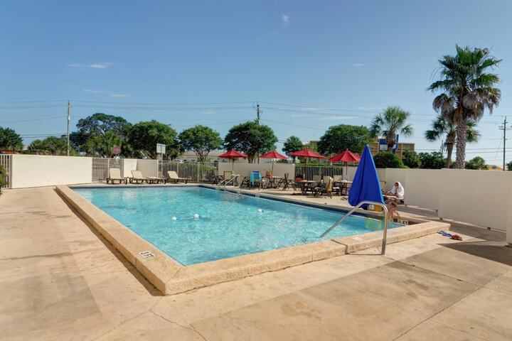 Pools & Facilities