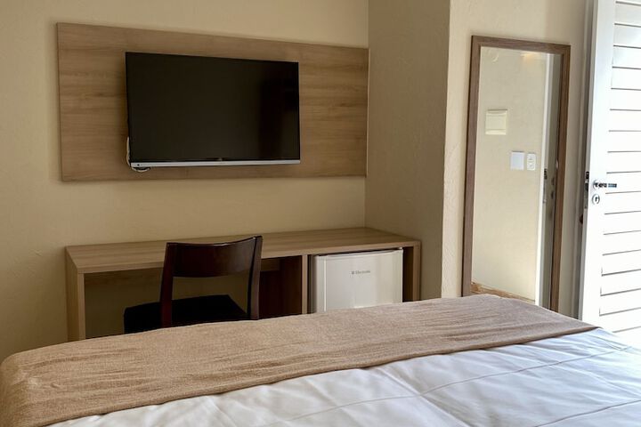 Room 9 of 37