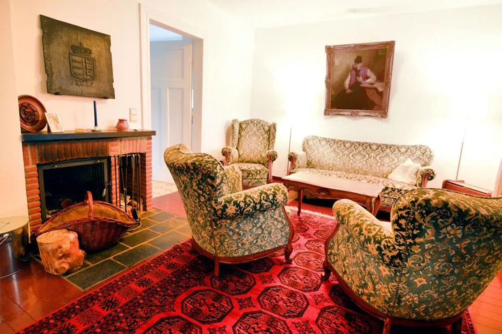 Room 4 of 23
