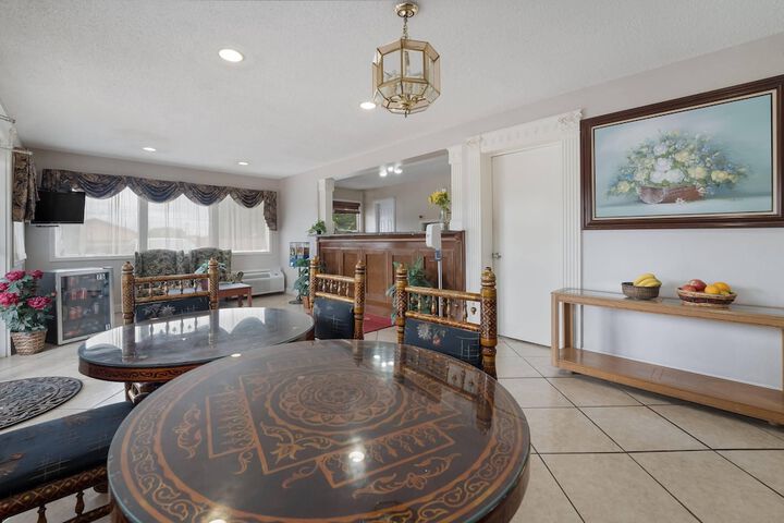 Breakfast area