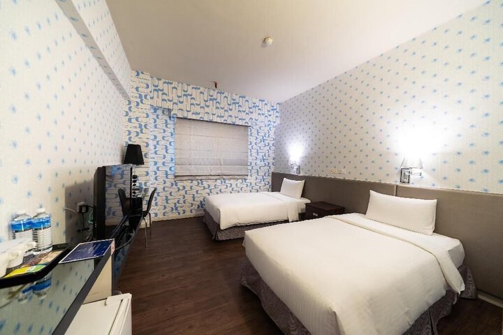 Room 13 of 40