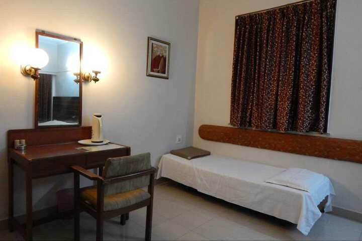 Room 5 of 40