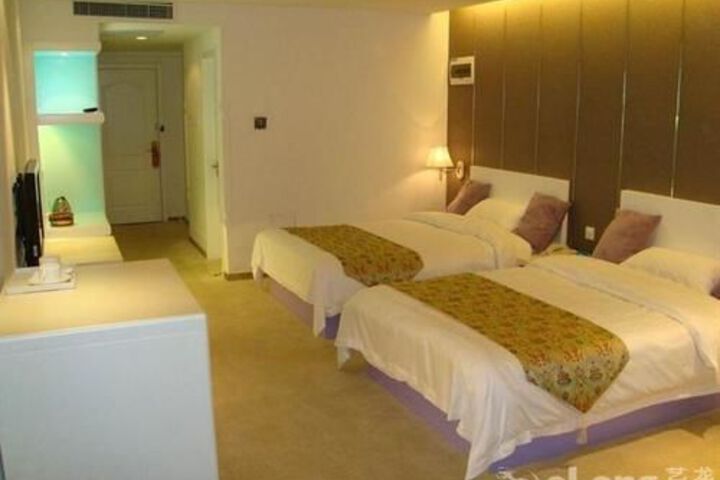 Room 5 of 114