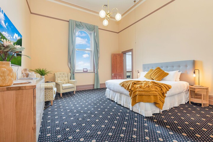 Room 5 of 41