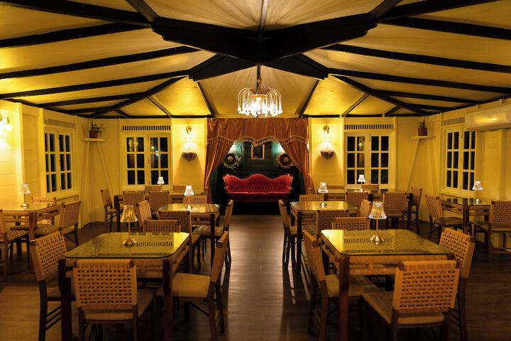 Dining 51 of 65