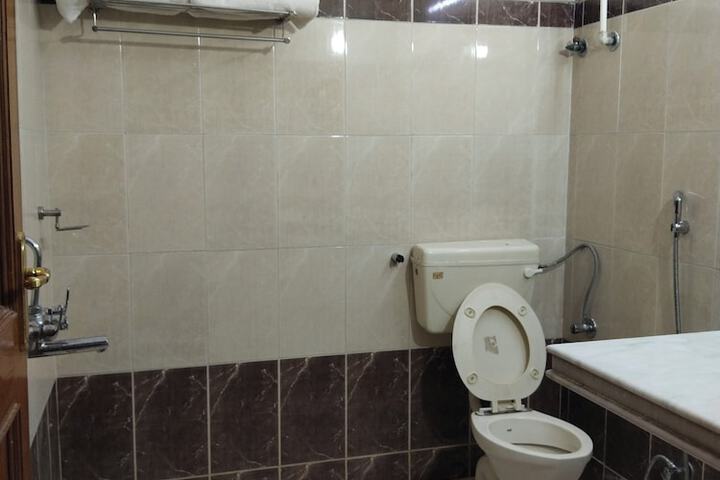 Room 34 of 43