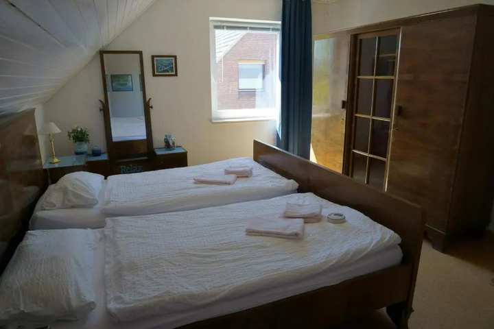 Room 5 of 15