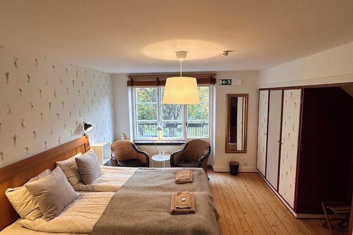 Room 2 of 34