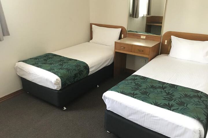 Room 12 of 34