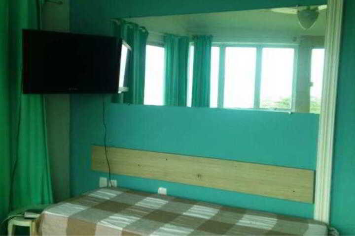 Room 9 of 10