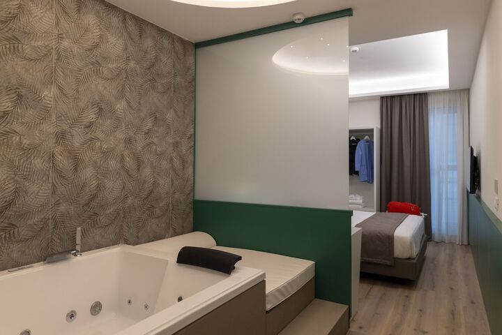 Room 48 of 148