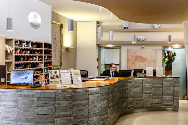Concierge desk