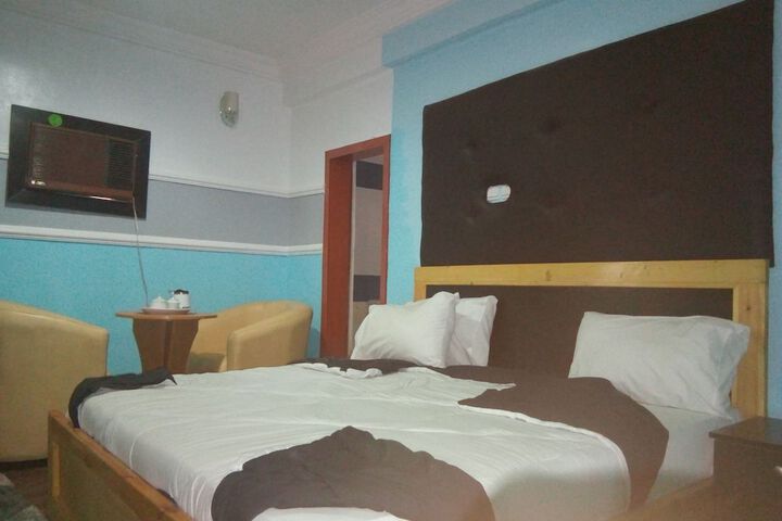Room 10 of 23