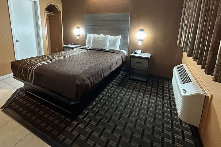 Basic Queen Bed (1 of 35)