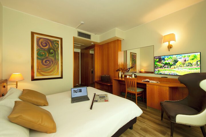 Room 22 of 46