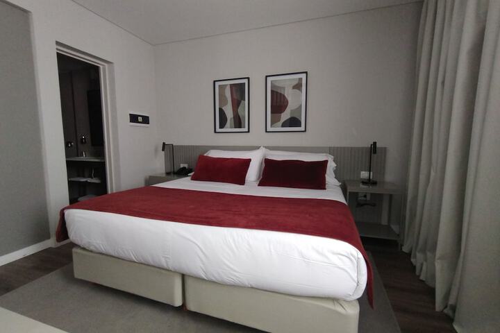 Room 44 of 99