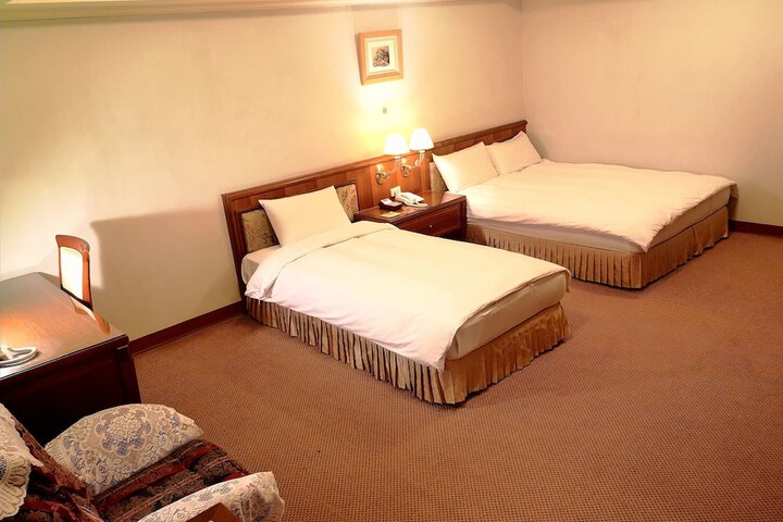 Room 8 of 32