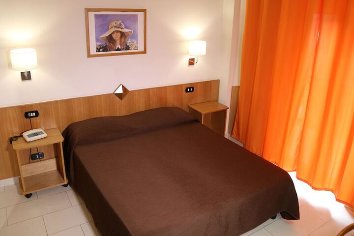 Room 7 of 40