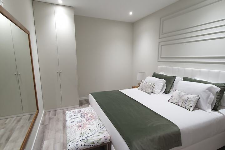 Room 5 of 28