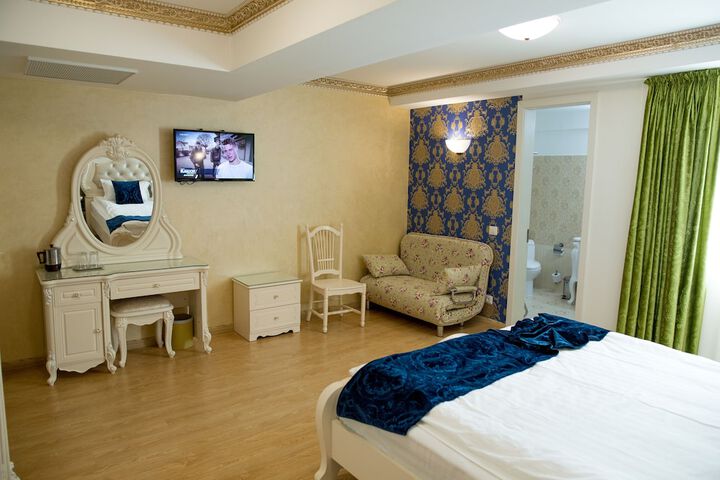 Room 15 of 38
