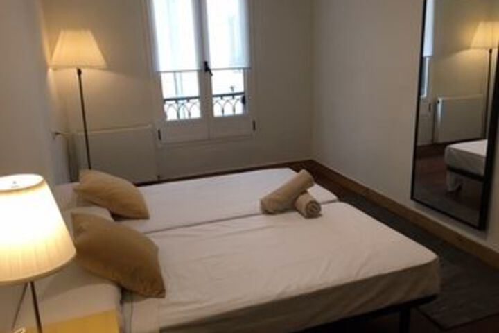 Room 4 of 12